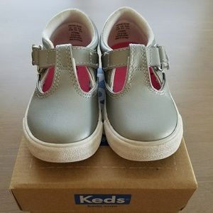 Keds - Daphne T-strap Baby/Walker Shoes, Size: 6.5